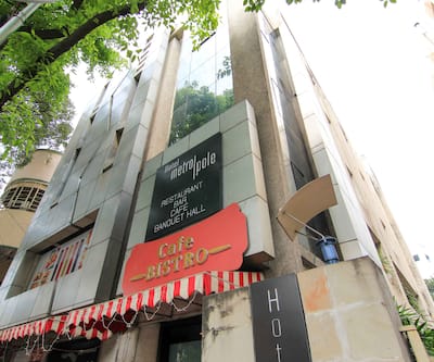 https://imgcld.yatra.com/ytimages/image/upload/t_hotel_yatra_city_desktop/v1429506295/Domestic Hotels/Hotels_Kolkata/Hotel Metropole/Exterior2.jpg